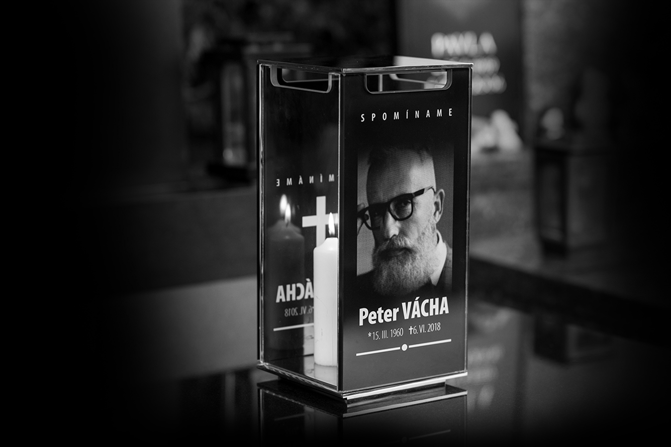 Skleněný náhrobek - Lucerny s tváří