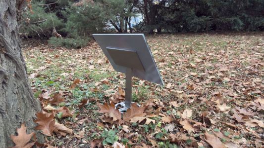 Placa conmemorativa en un soporte Ground 500