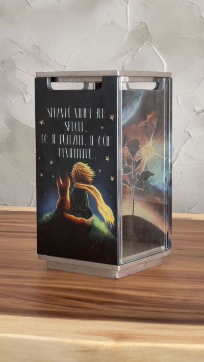 Pequeña linterna con rostro