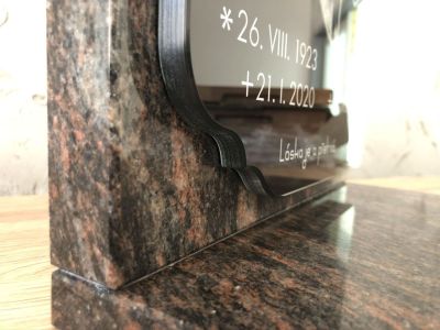 Borde pulido de una placa de vidrio